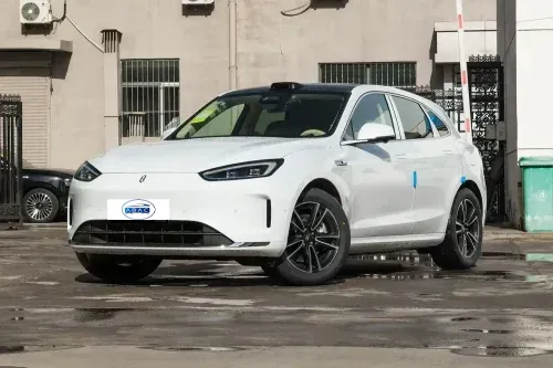 2025 AITO M5 Extended Range Ultra AWD - Image 2