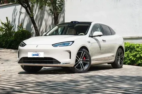 2025 AITO M5 Extended Range Ultra AWD - Image 3