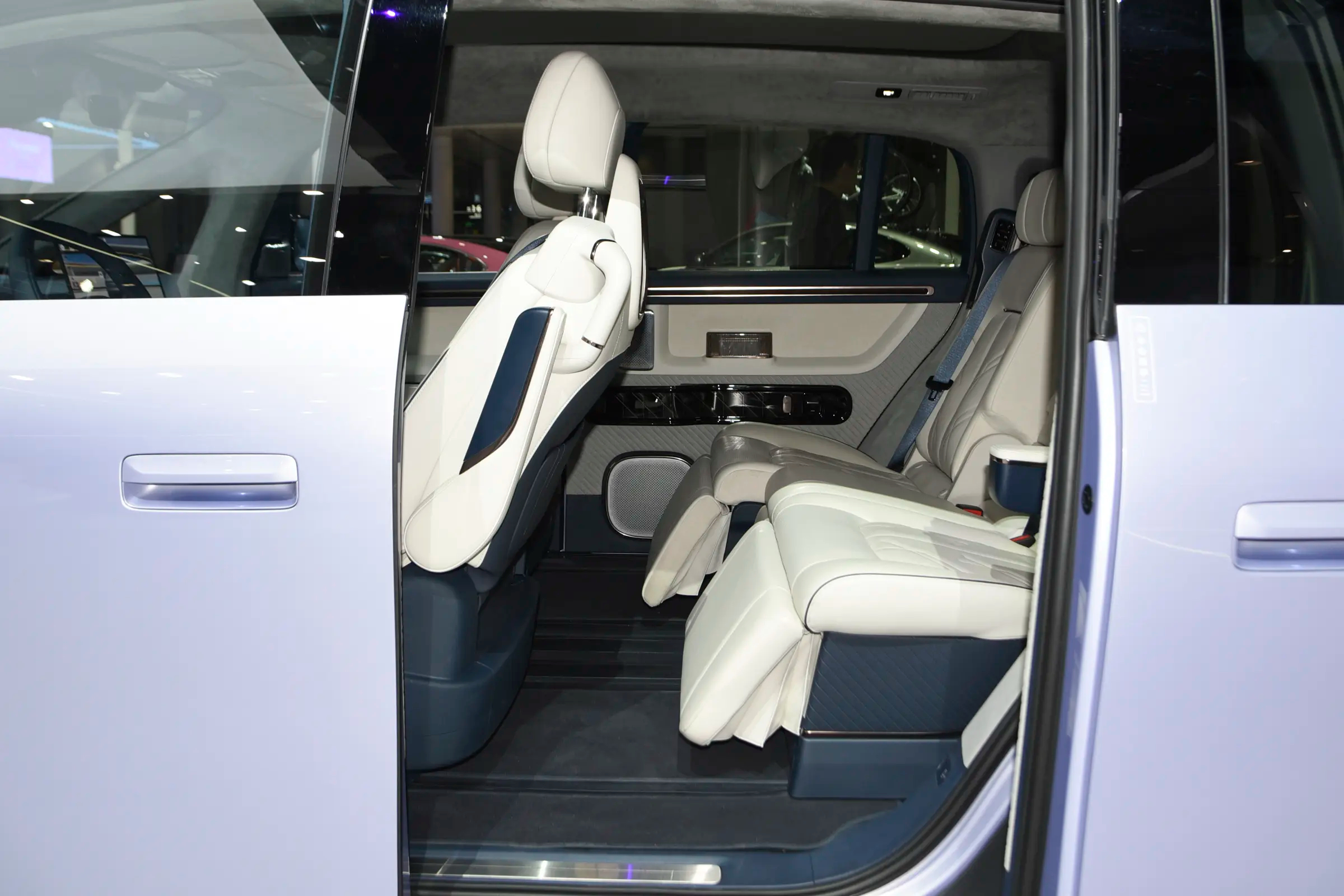 2025 ZEEKR MIX 102kWh Long Range Intelligent Driving Edition