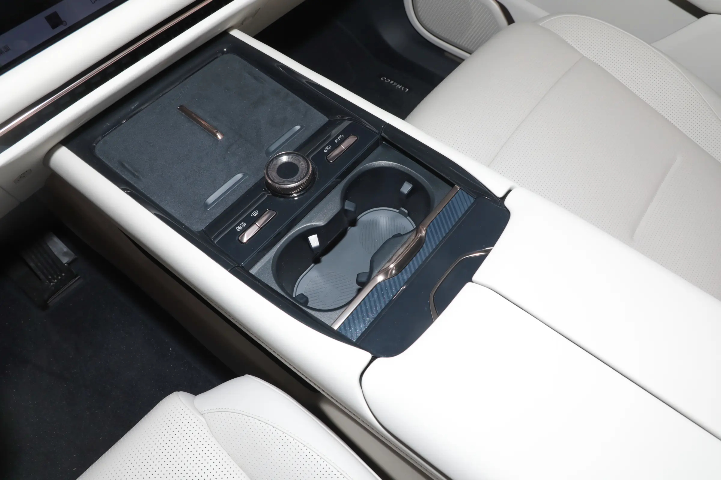 2025 Lynk & Co 900 2.0T Discovery Edition