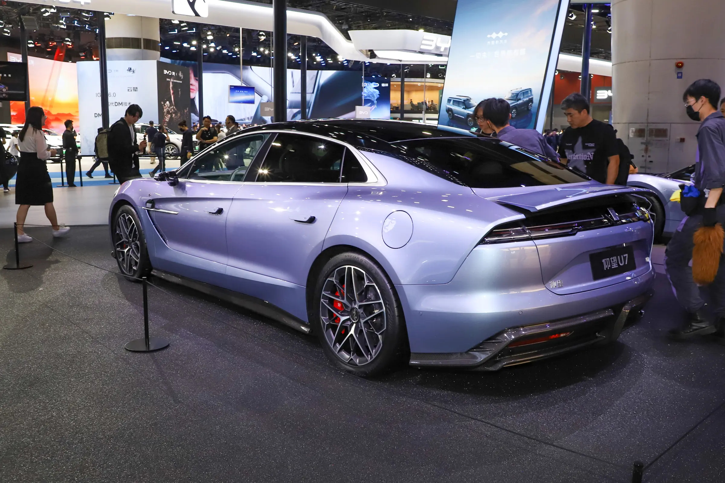 2025 BYD Yangwang U7 