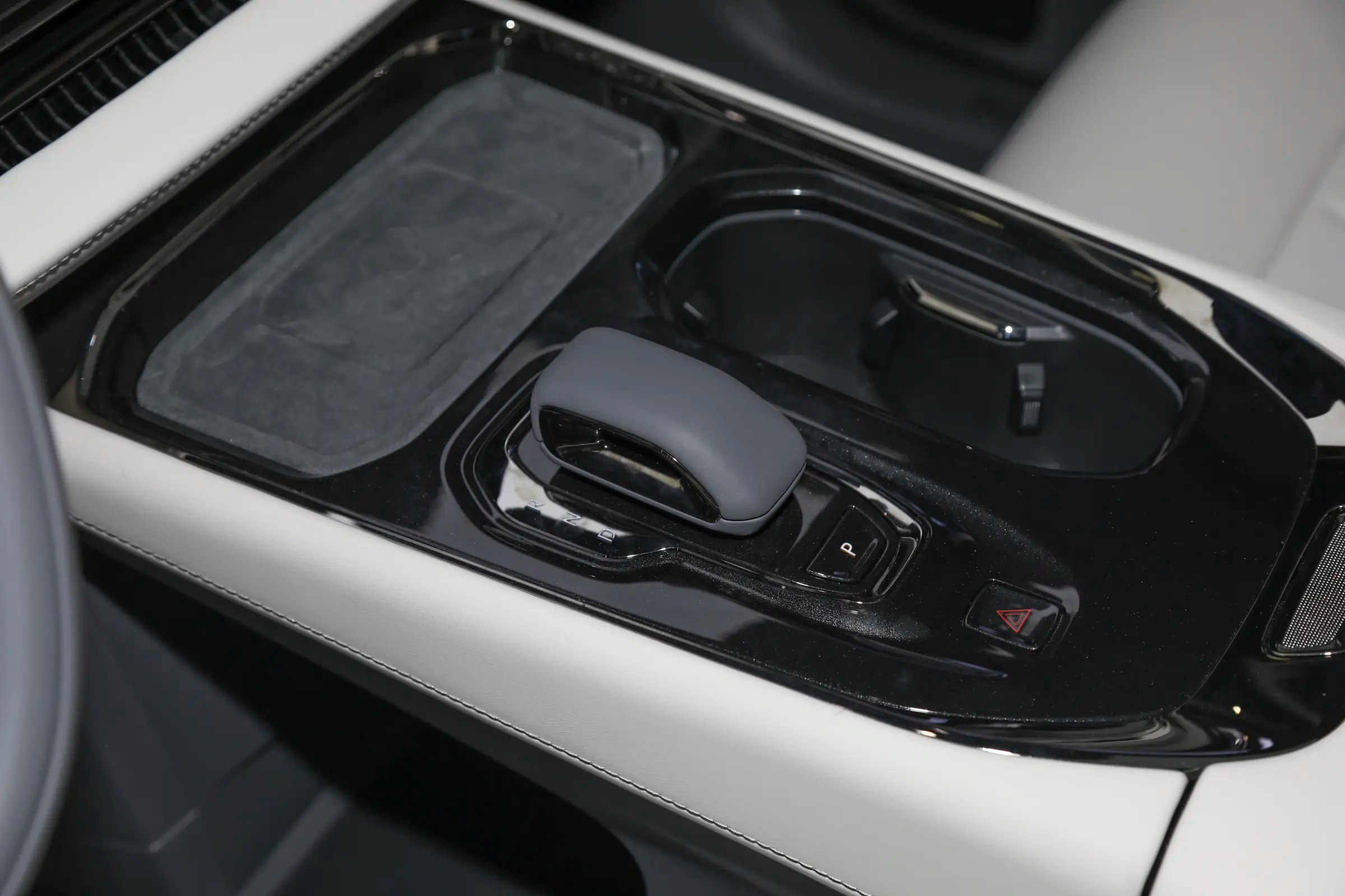 2024 ZEEKR 009 108kWh 6-Seater Executive Edition AWD