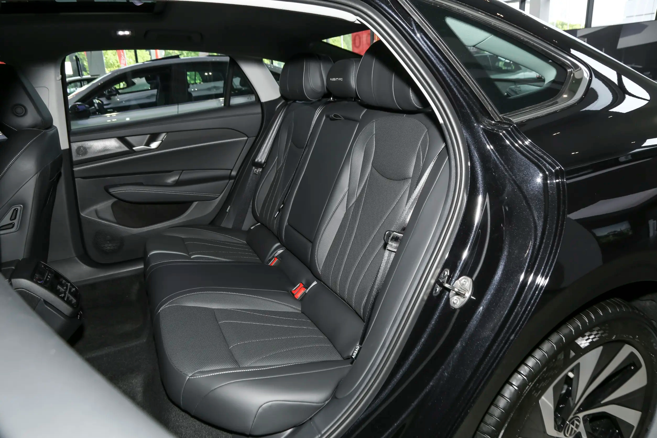 2025 Volkswagen Passat Pro 300TSI Dragon Edition