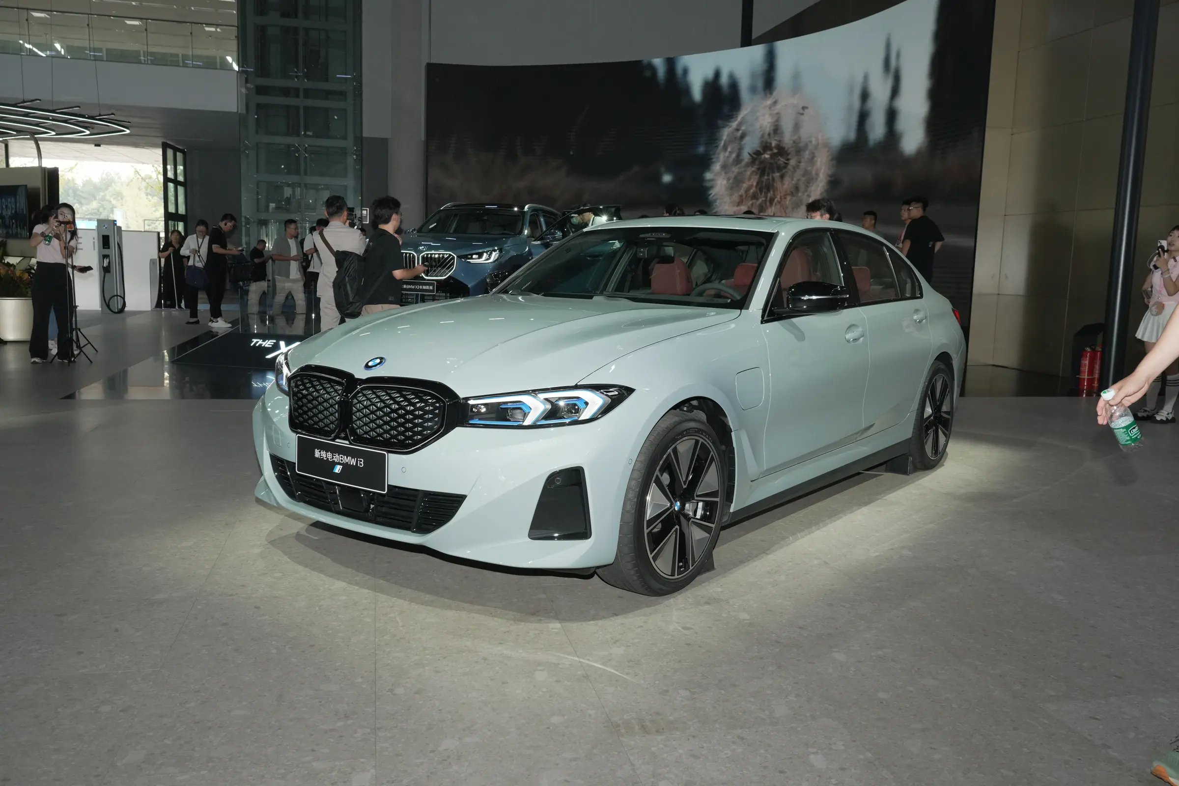 2025 BMW i3 eDrive40L 